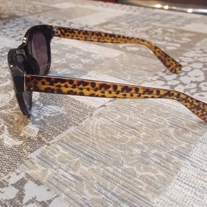 Black and leopard sunglasses